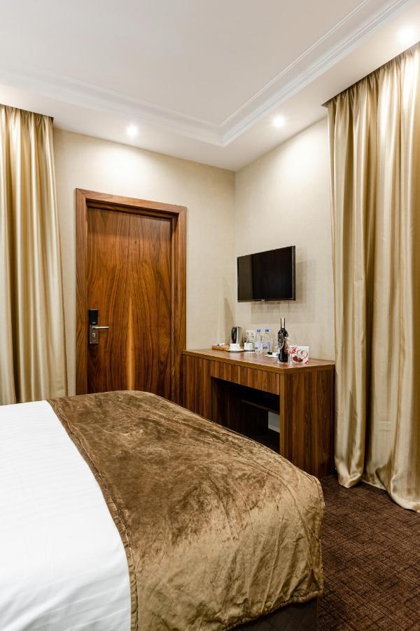 Crystal Hotel Киев Екстериор снимка