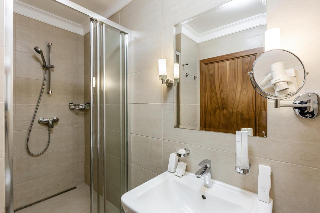 Crystal Hotel Киев Екстериор снимка