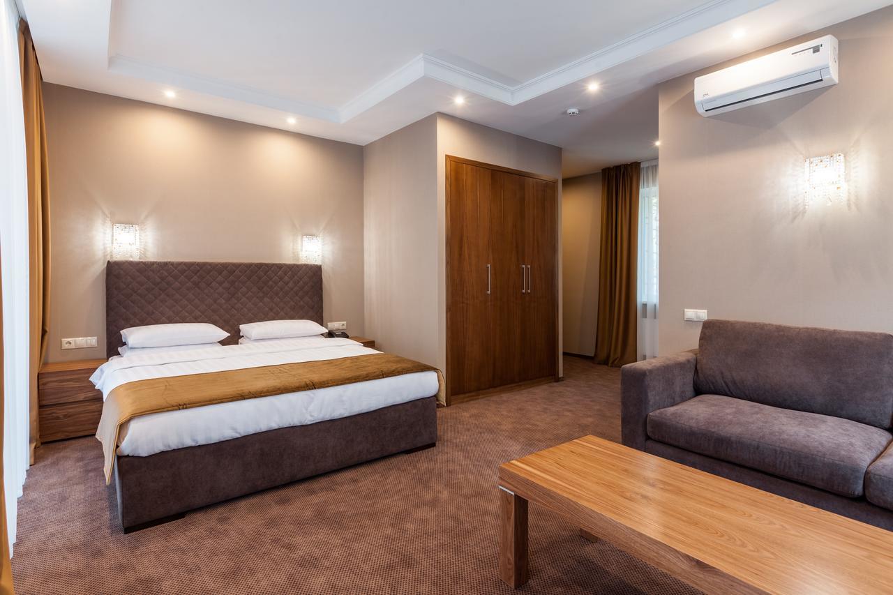 Crystal Hotel Киев Екстериор снимка