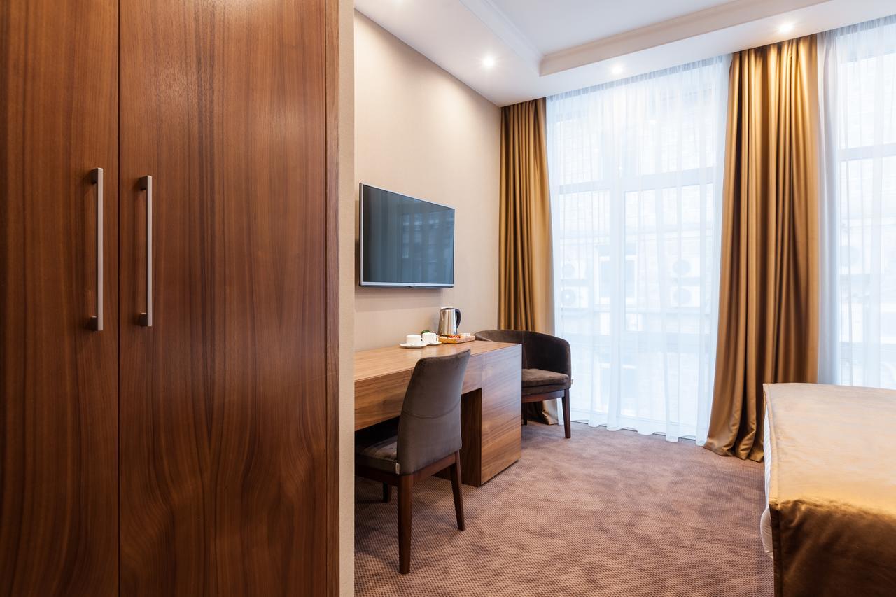 Crystal Hotel Киев Екстериор снимка