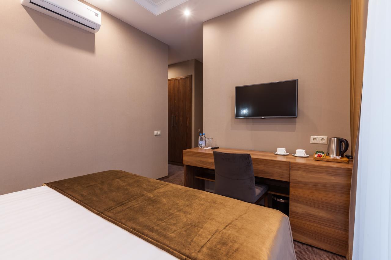 Crystal Hotel Киев Екстериор снимка