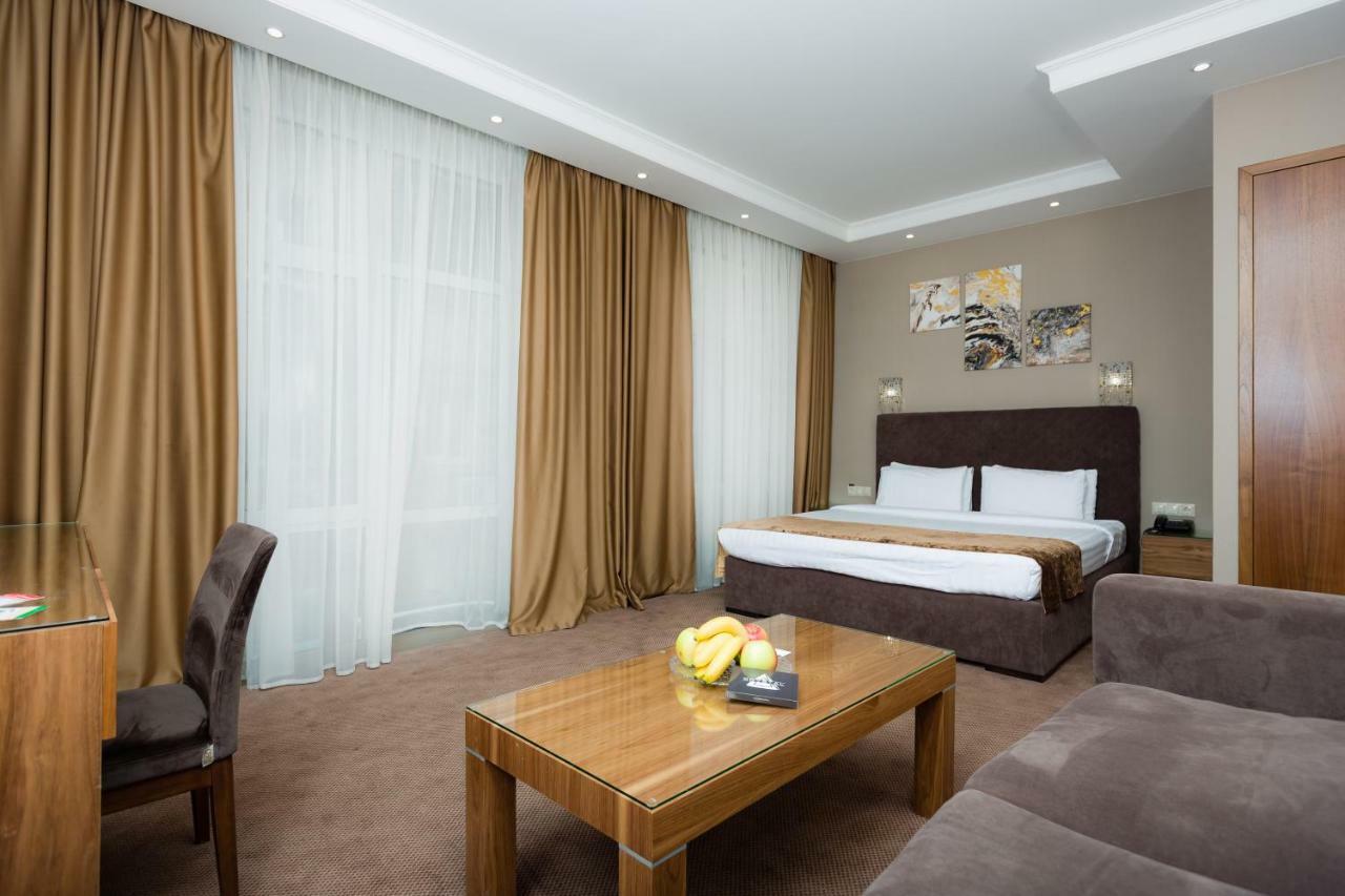 Crystal Hotel Киев Екстериор снимка