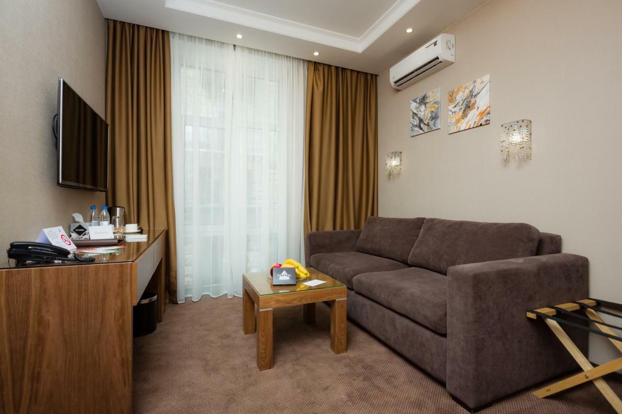 Crystal Hotel Киев Екстериор снимка